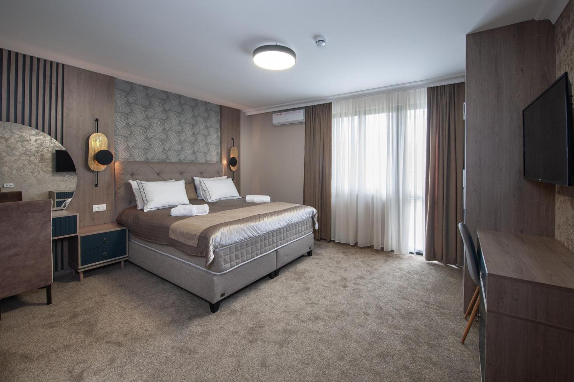 Hotel Kralj クラリエボ エクステリア 写真