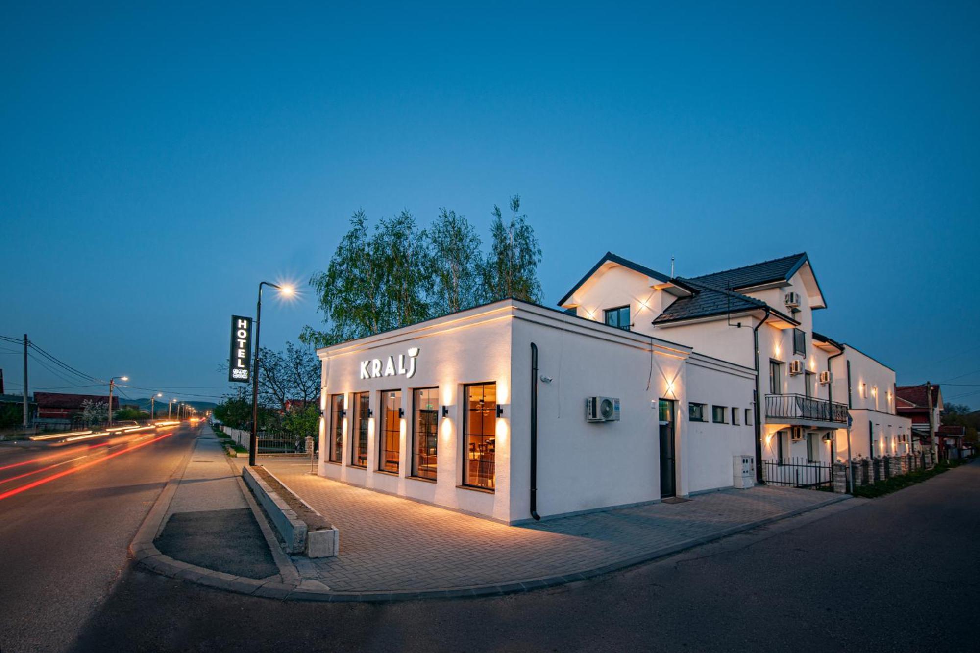 Hotel Kralj クラリエボ エクステリア 写真